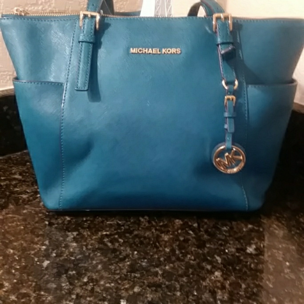 AUTHENTIC TEAL MICHAEL KORS SHOULDER BAG